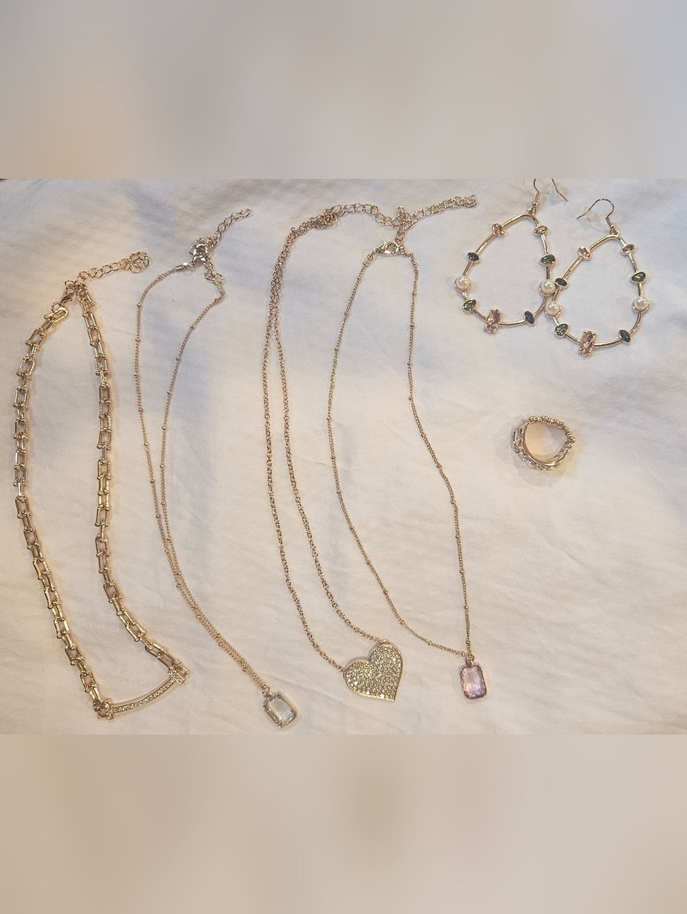 Gold costume jewelry 6 pieces